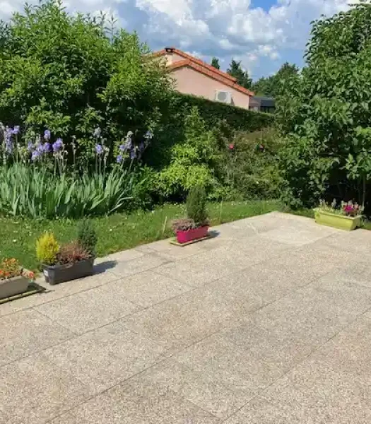 Terrasse dalles granit beige